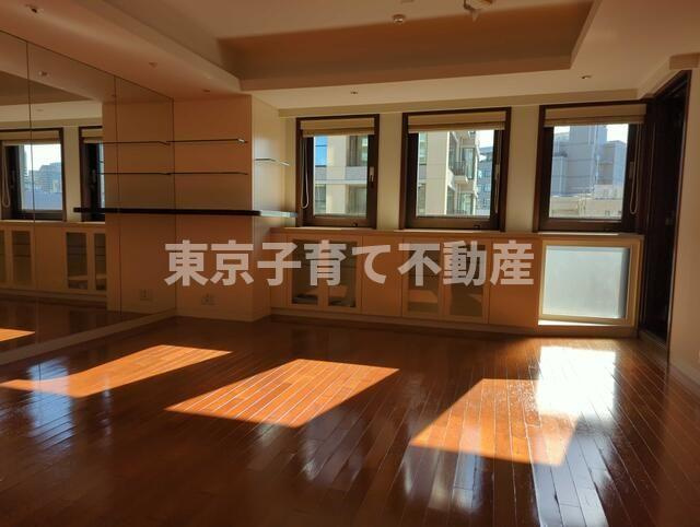 フォーシーズンズグランデ一番町の居間・リビング
