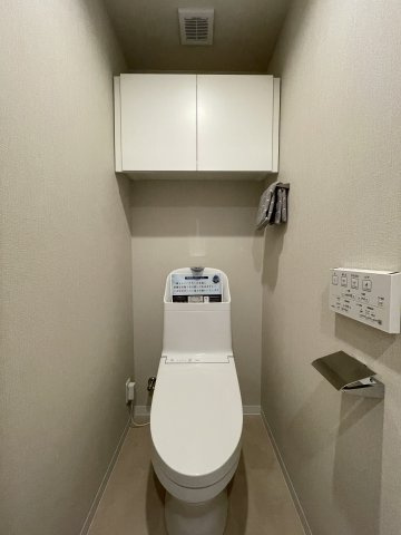 ベイサイドパレス宇品のトイレ|温水洗浄便座トイレです。気になる水回り設備もすべて一新！気持ちよくご入居いただけます。