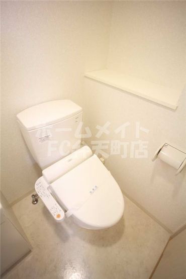 【トイレ】 | クリスタルグランツ大阪センターSt. | 温水洗浄付き便座です
