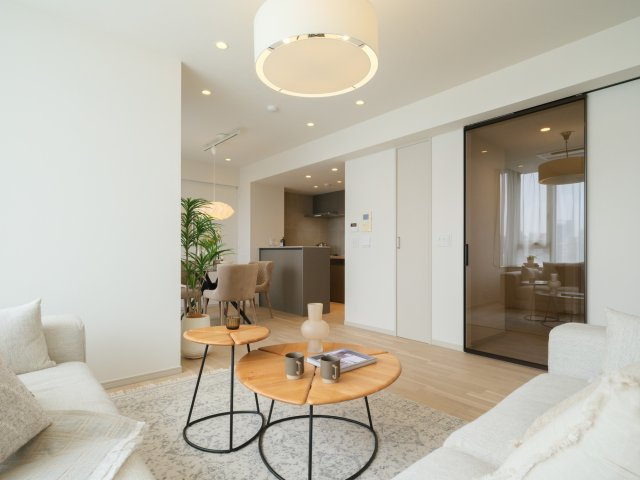 グランドメゾン三軒茶屋プレイスの居間・リビング|グランドメゾン三軒茶屋プレイス：約１７．３帖のリビングです！
