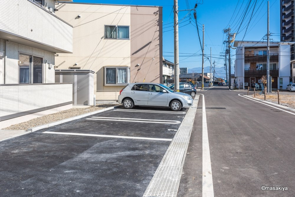 フラッツ・テラ東口の駐車場