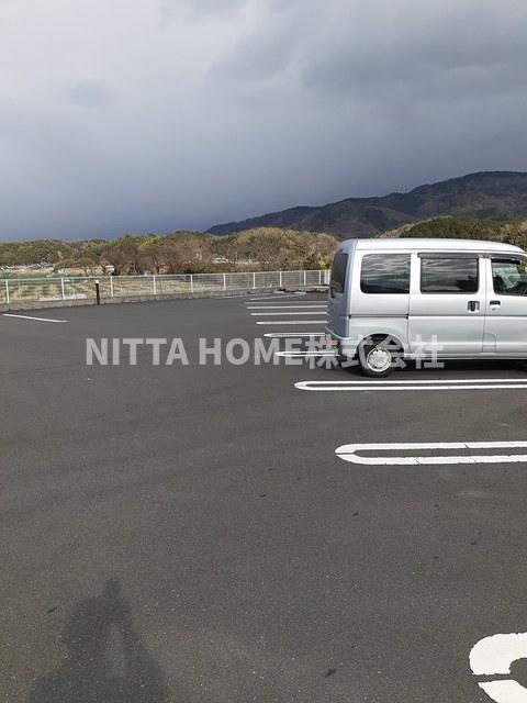 京丹後市峰山町荒山のアパートの駐車場|敷地内に２台分の空きがあります◆