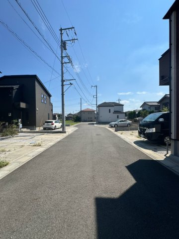 比企郡川島町中山中古戸建の前面道路含む現地写真