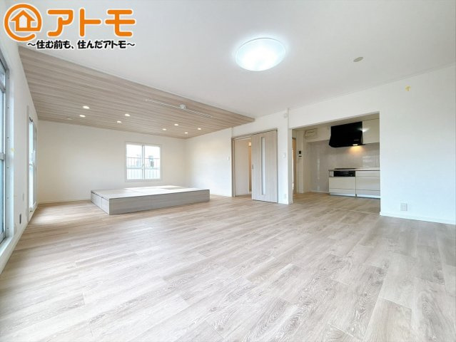 【居間・リビング】 | 三島市大場01期　中古マンション | 家族団らんのイメージは、リビングを思い浮かべませんか？リビングこそ広々とした空間が良いですね♪