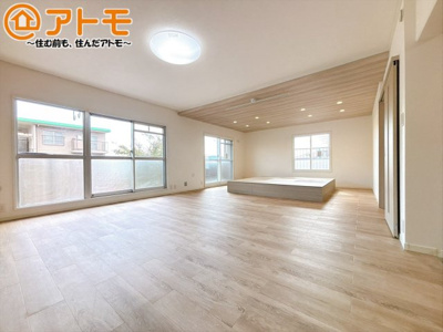 【居間・リビング】 | 三島市大場01期　中古マンション | 広々としたリビングは家具によって雰囲気が変わります♪
