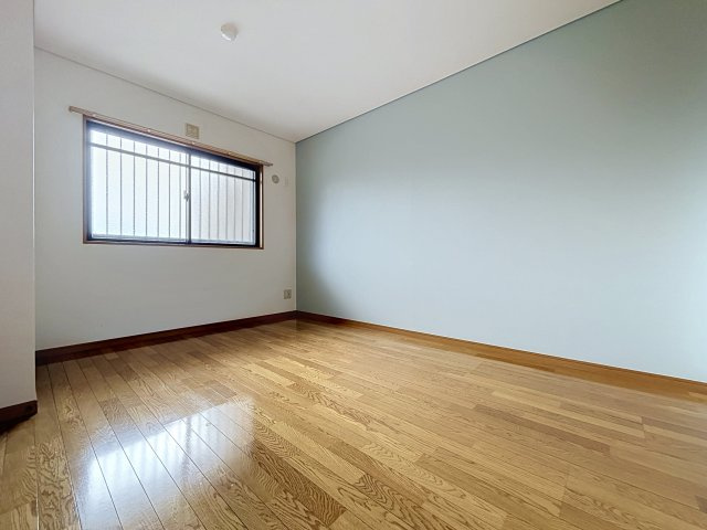 リバーサイド東長崎の居間・リビング|明るいお部屋です