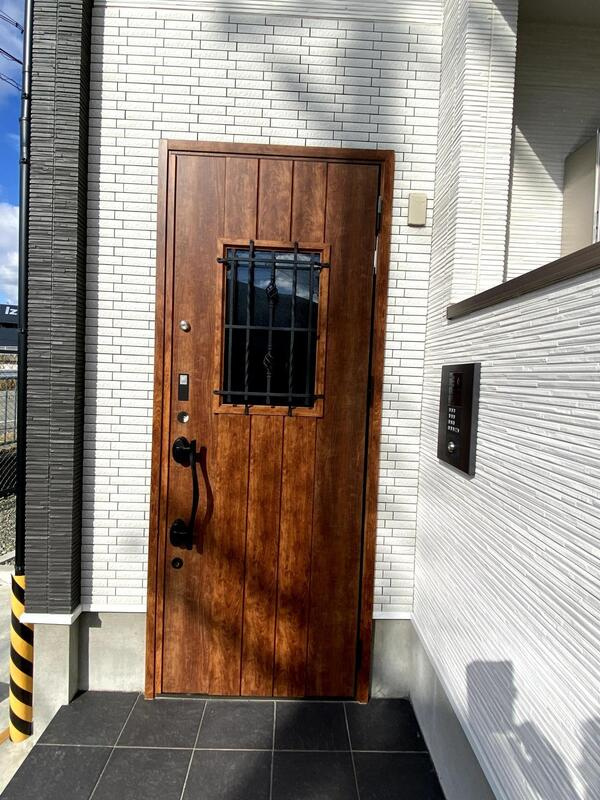 春とそよ風のフィオーレ～SApt玉津町～ の玄関