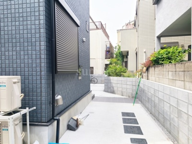 ハーモニーテラス十条のエントランス|こちら建物正面です☆