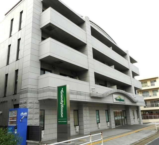 プラザハウスビルの外観