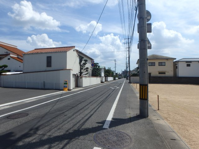 浜ノ茶屋169坪事業用地の前面道路含む現地写真