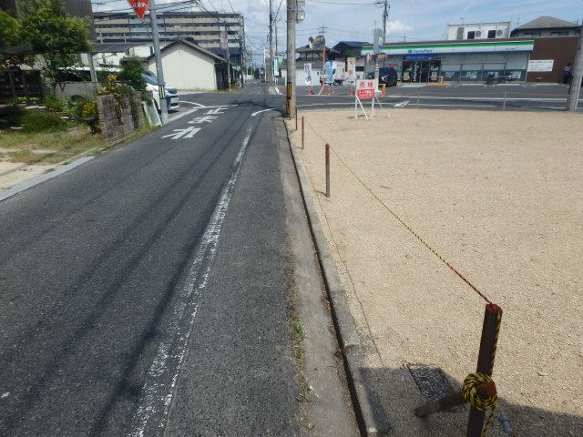 浜ノ茶屋169坪事業用地の前面道路含む現地写真