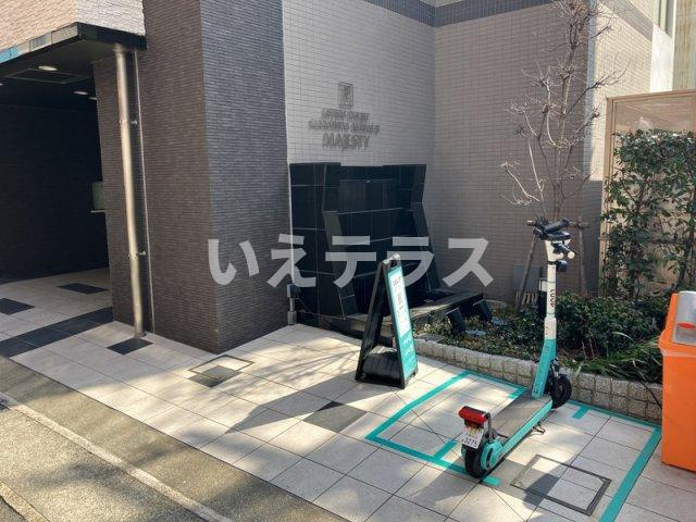 エステムコート三宮駅前Ⅲマジェスティのエントランス