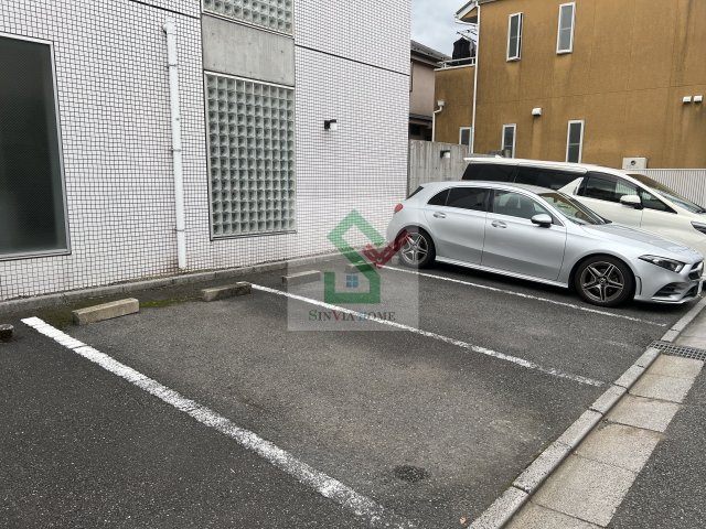ヴァンテアン西東京の駐車場