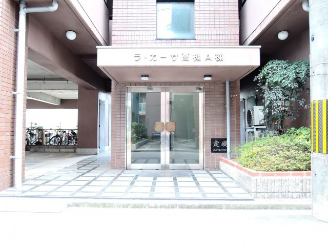 高槻市庄所町の賃貸マンションのエントランス