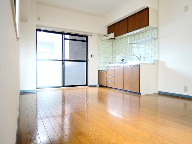 高槻市庄所町の賃貸マンションの居間・リビング
