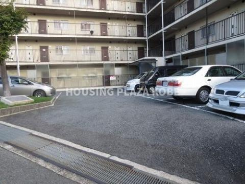 ベルトゥリー須磨の駐車場