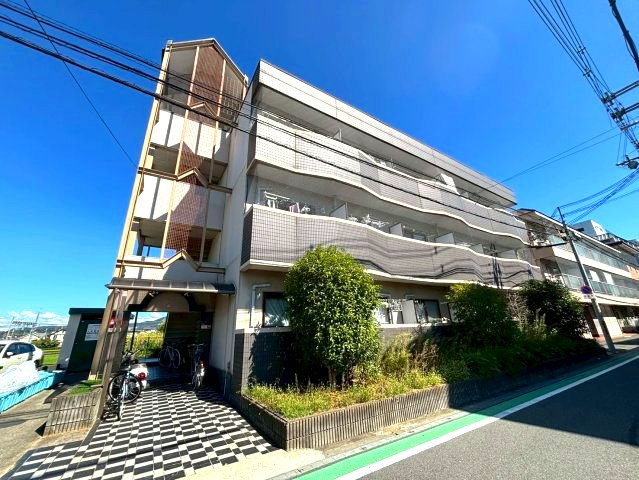 ドゥメゾンド喜志の外観