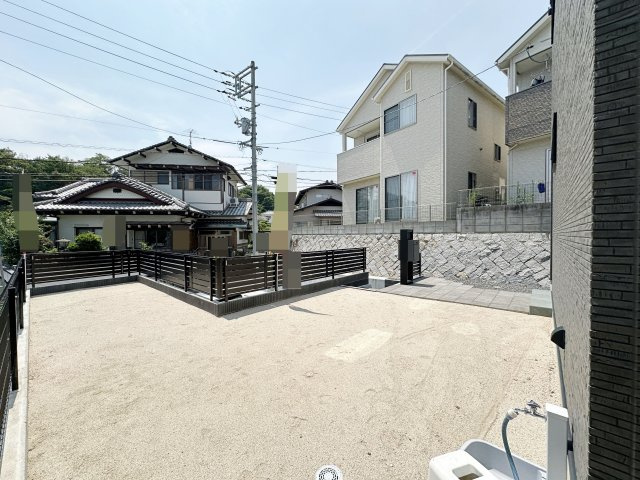 宮島口上1丁目 No.1の庭|敷地内の広々としたお庭は小さなお子様やペットも安心して遊べる家族のゆとり空間です♪