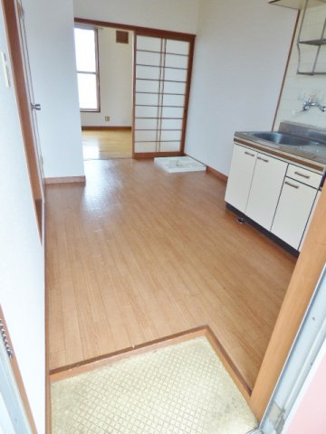 ハイツ足立の玄関|ゆったりとした玄関です