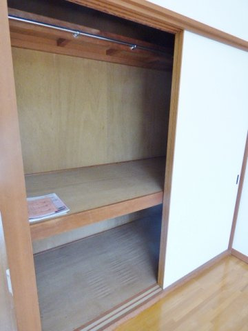 ハイツ足立の収納|押入れにたっぷり収納可能です。