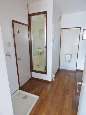 ハイツウインディの内装|洗濯機置き場も室内に確保されています。