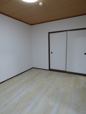 グランコムメゾン南中川の洋室|ゆったりした洋室です