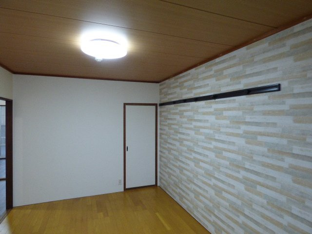 グランコムメゾン南中川の洋室|明るい洋室です
