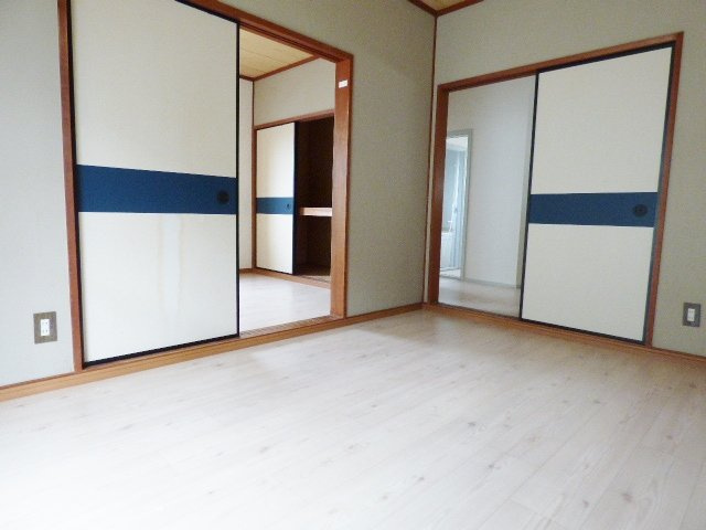 ホワイトハウスＡの内装|居室扉は軽くて断熱性に優れた襖です♪