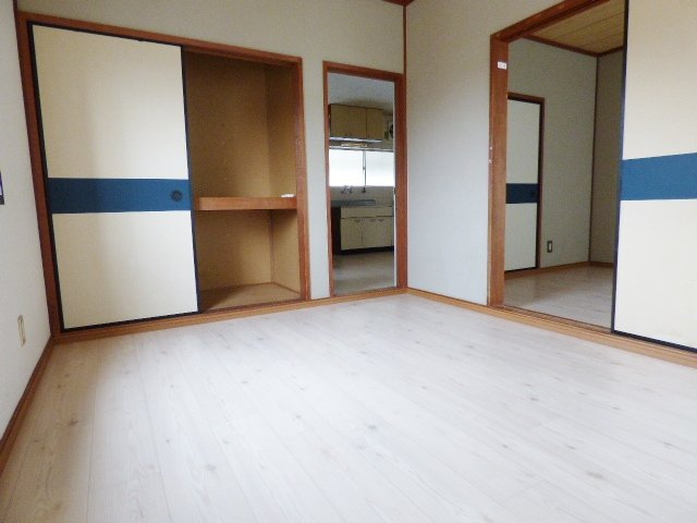 ホワイトハウスＡの内装|引戸の収納はお部屋に家具を置きやすいメリットがあります☆