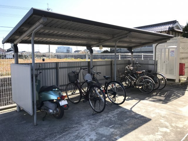 シンフォニアＡのその他共用部分|屋根付きの駐輪場あります！
