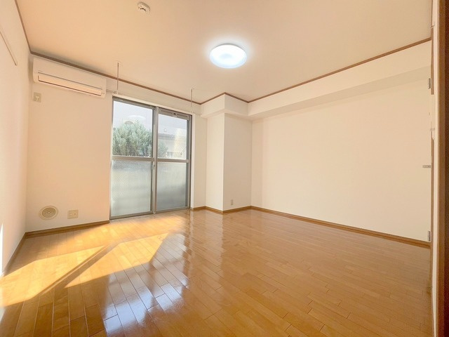 サザンレジデンスの居間・リビング|★明るいフローリングのお部屋です★