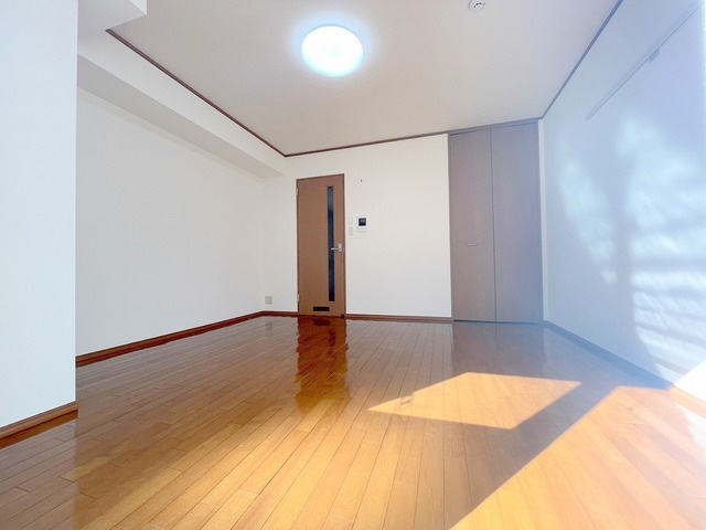 サザンレジデンスの居間・リビング|★明るいフローリングのお部屋です★