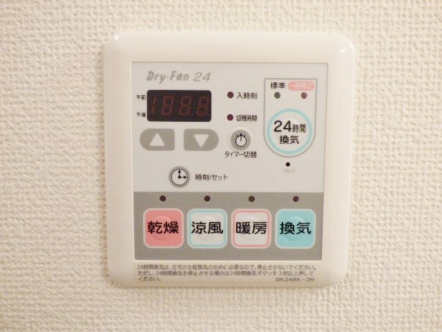 シンフォニアＡの設備|浴室乾燥機付き！カビ予防や浴室内での室内干しに便利ですよ♪
