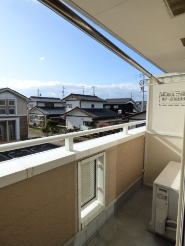 シンフォニアＡのバルコニー|外から覗かれにくい手摺壁のバルコニー。
