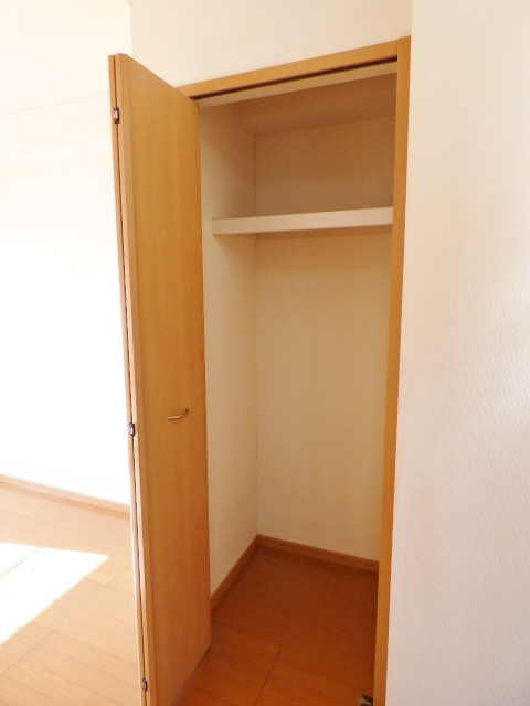 シンフォニアＡの収納|収納下部には段差がなくキャスター付き収納家具も使えます