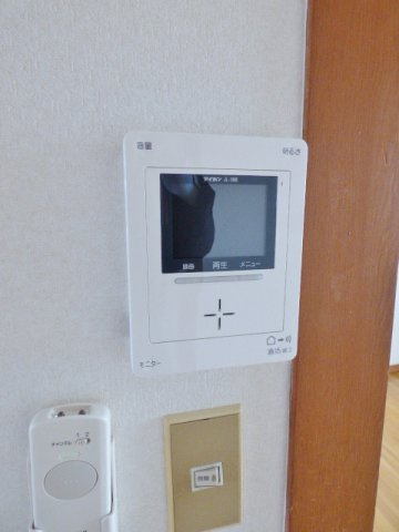 ハイツ足立のセキュリティ|キッチンにモニタホンつき！玄関を開けずに来客確認できて便利！　※掲載画像は同タイプの室内画像のためイ