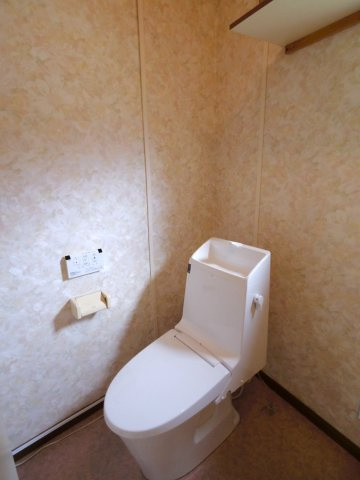 中山　事務所・店舗のトイレ|ゆったりとした空間のトイレです