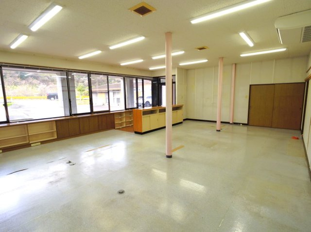 中山　事務所・店舗の内装|明るい室内です