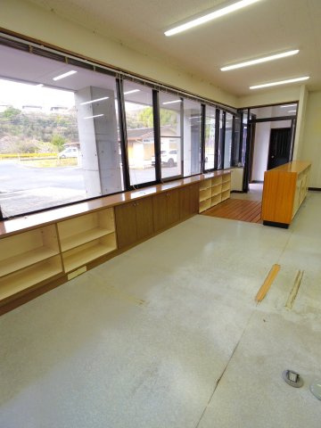 中山　事務所・店舗の内装|明るい室内です