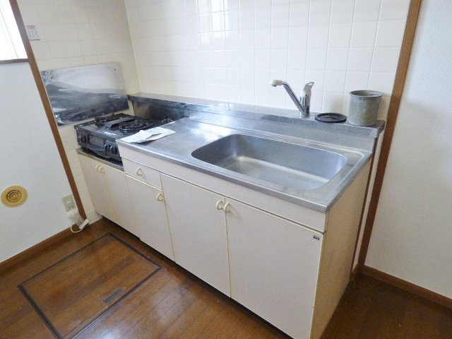 メゾンエスポワールのキッチン|グリル付きの２口ガスコンロのついたキッチンです。
