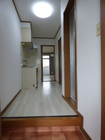 竹田ビルの玄関|※掲載画像は同タイプの別室内画像のためイメージとしてご参照ください。