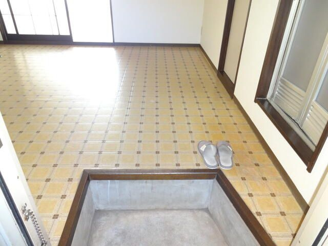 久保ハイツの玄関