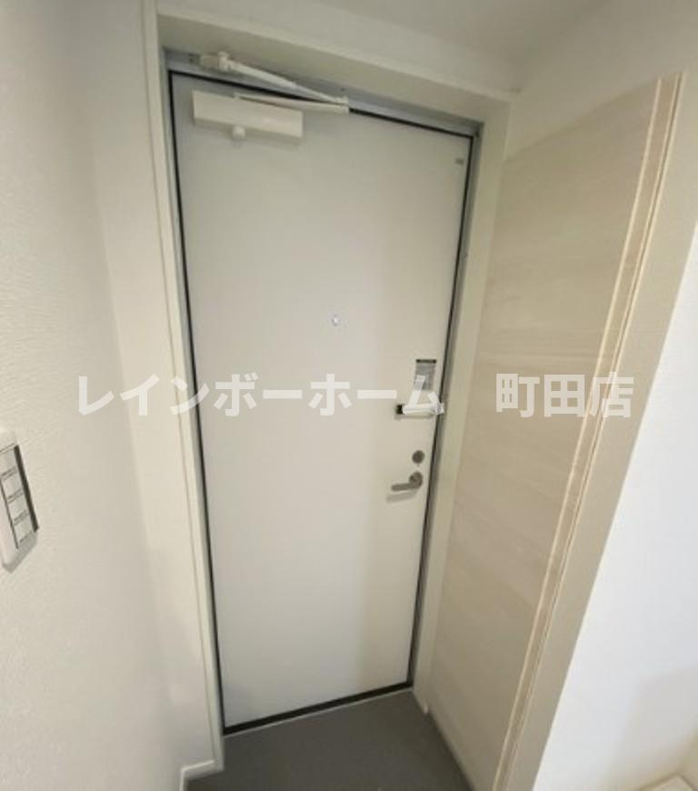 カインドネス厚木旭町North※初期費用分割あと払いサービス利用可能物件の玄関