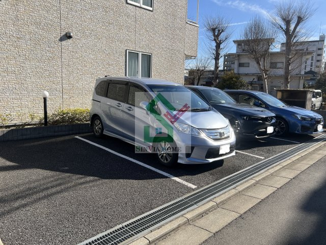 リブリシンシア平松の駐車場