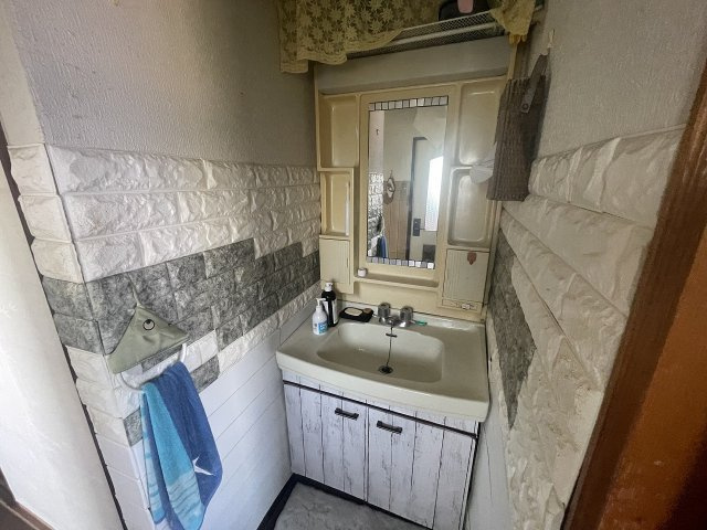 椎木町工場・居宅の独立洗面台