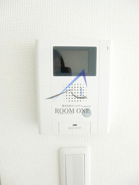 ブランドール弐番館の設備|モニター付きインターホンです。