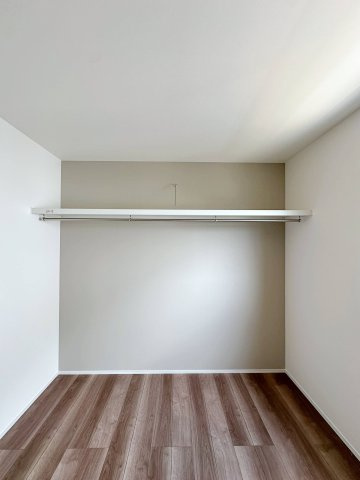 安芸郡府中町宮の町3丁目 No.3の収納|全居室収納☆
6帖用室のクローゼットです！
