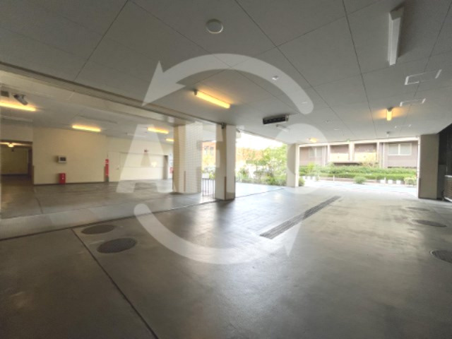 ジオタワー南堀江　日吉小学校の駐車場|ジオタワー南堀江　駐車場