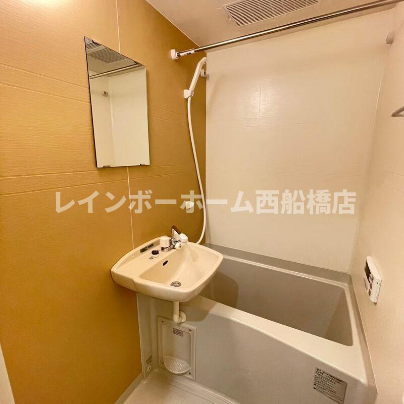 メリディア湊町1丁目の浴室