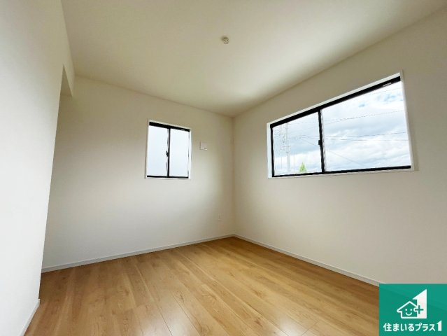 草津市木川町　第1期　新築一戸建ての洋室|収納スペースが充実しているので子供の成長に合わせてたくさん収納ができます！家族構成に合わせた様々な活用ができる収納！